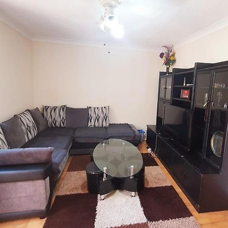 1 Bedroom Apartment Close To Slough Train Station Exterior photo