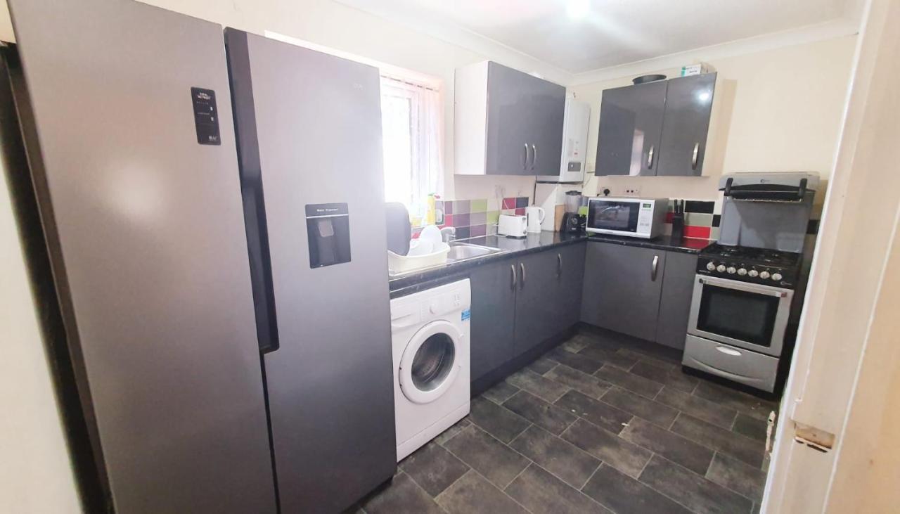 1 Bedroom Apartment Close To Slough Train Station Exterior photo